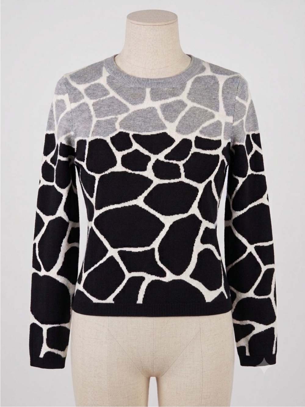 Talbots Petites Animal Print
Sweater Giraffe Pattern Black
& Grey | Size MP